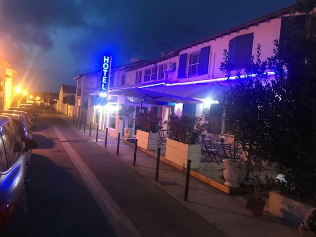 Hotel Le Castelet Saintes-Maries-de-La-Mer Exterior foto